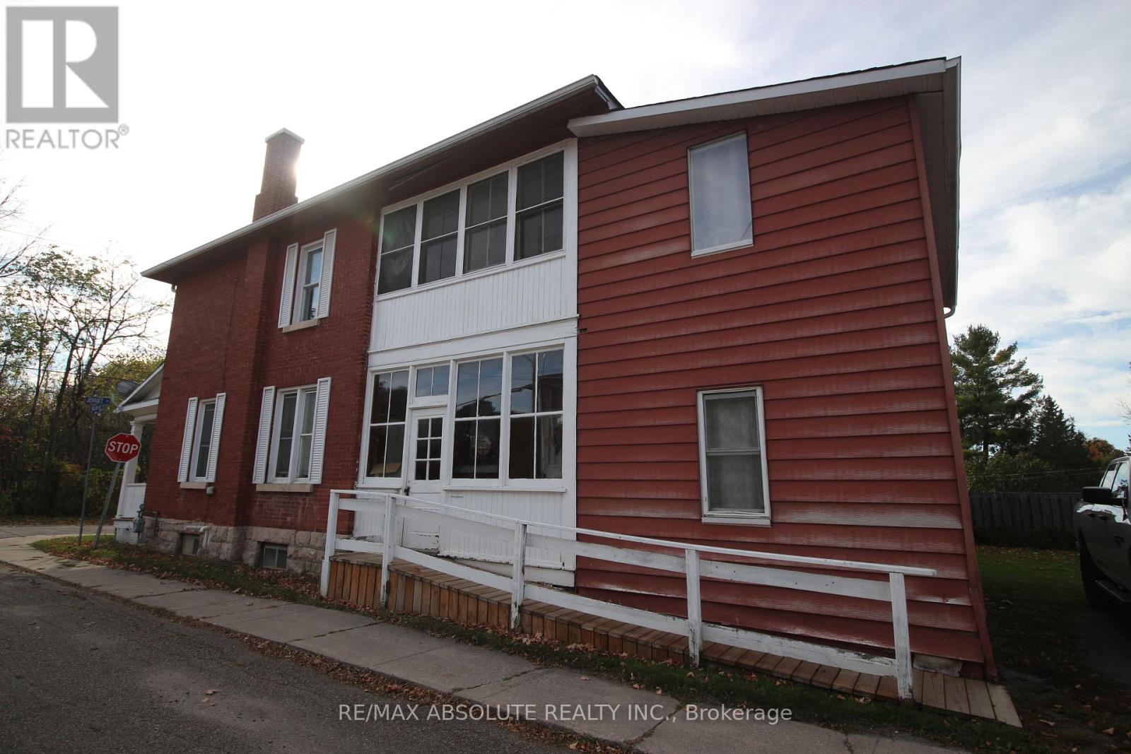 193 Jennet Street, Renfrew, Ontario  K7V 3C2 - Photo 4 - X12464609
