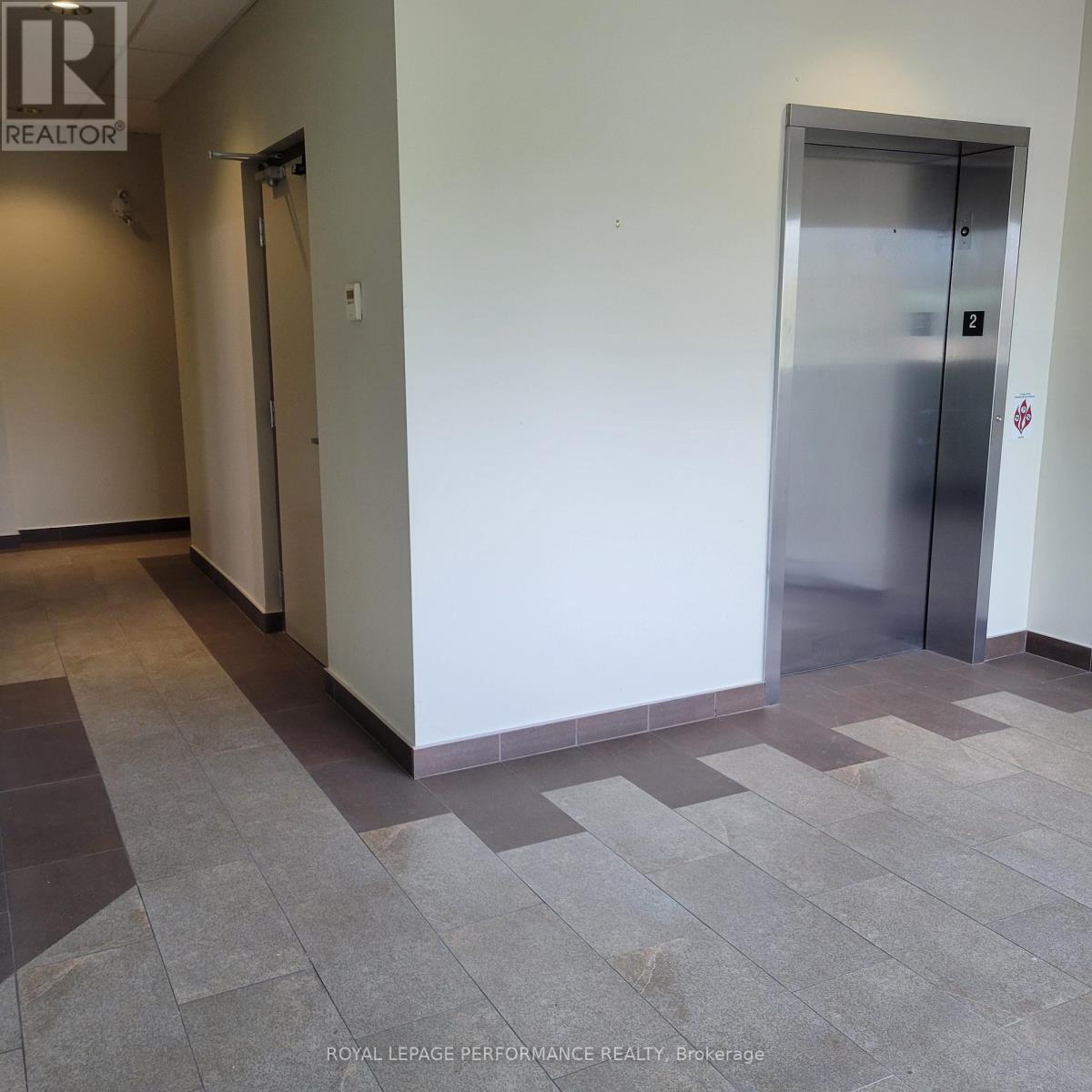 200 - 4471 Innes Road, Ottawa, Ontario  K4A 1A7 - Photo 3 - X12466206
