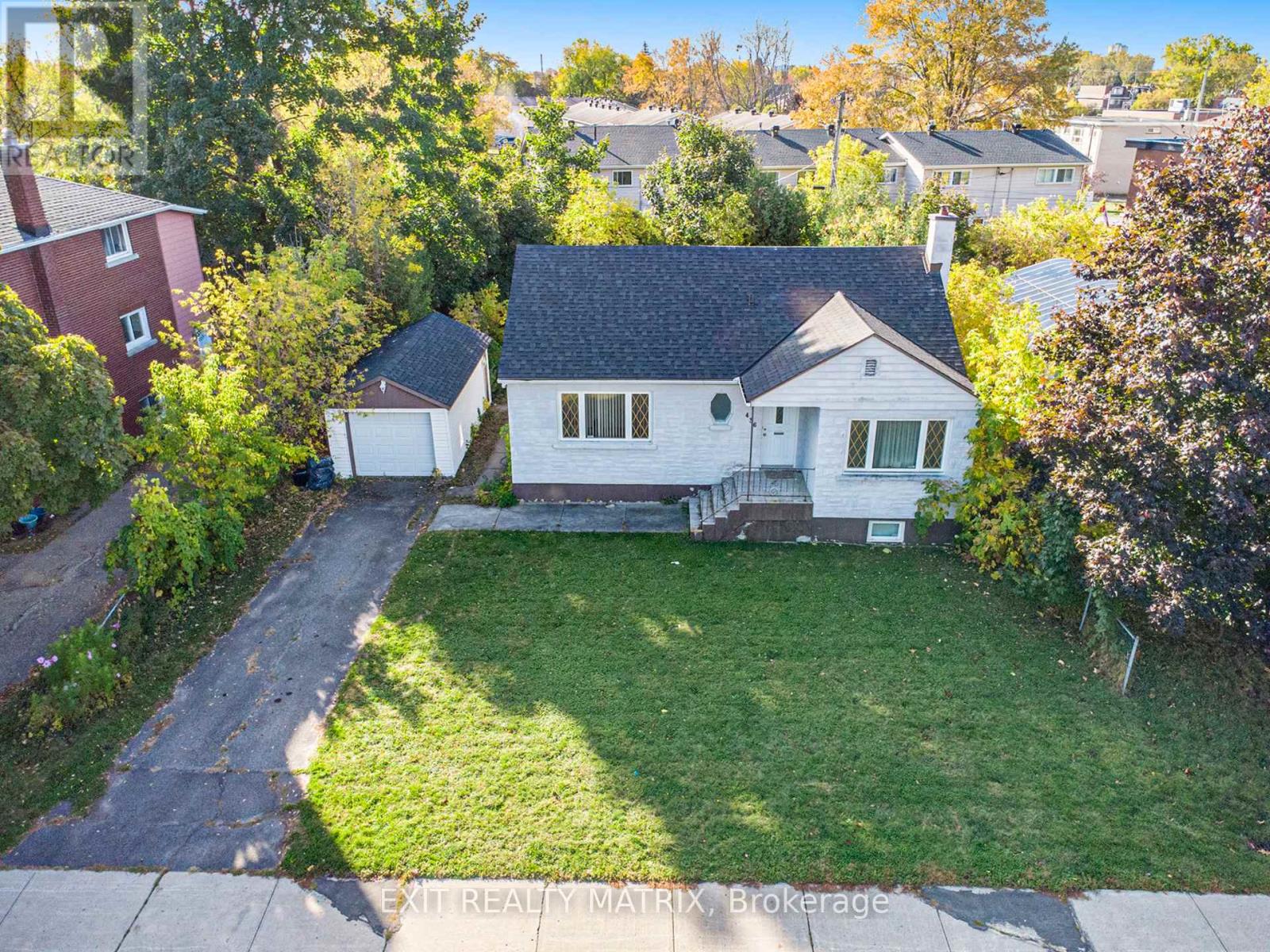 436 Blake Boulevard, Ottawa, Ontario  K1K 1B1 - Photo 2 - X12471120