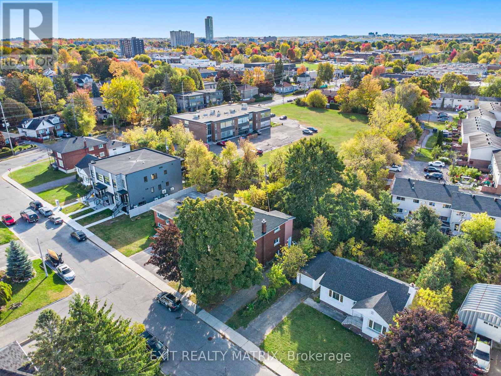 436 Blake Boulevard, Ottawa, Ontario  K1K 1B1 - Photo 4 - X12471120