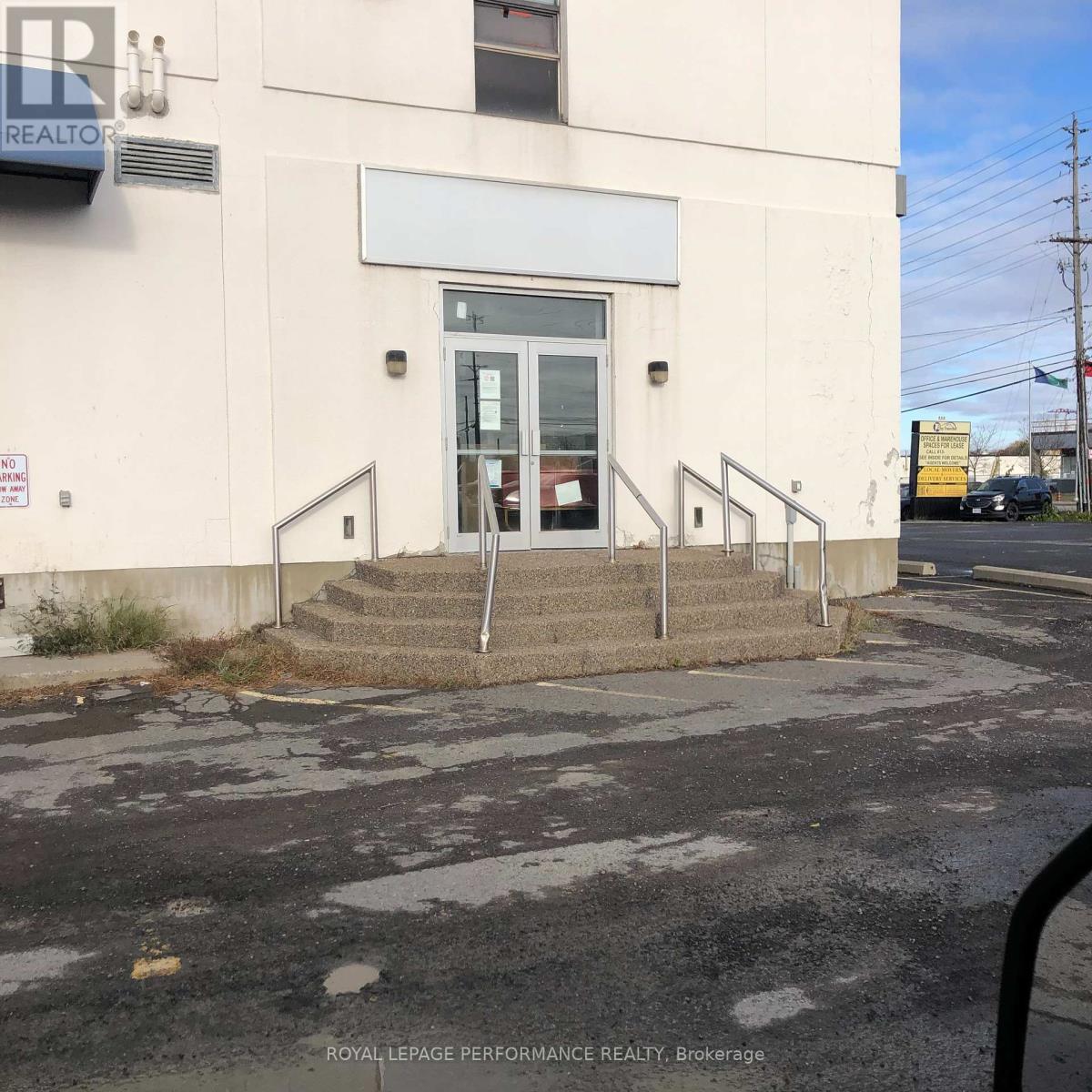 888 Belfast Road, Ottawa, Ontario  K1G 0Z6 - Photo 3 - X12473710