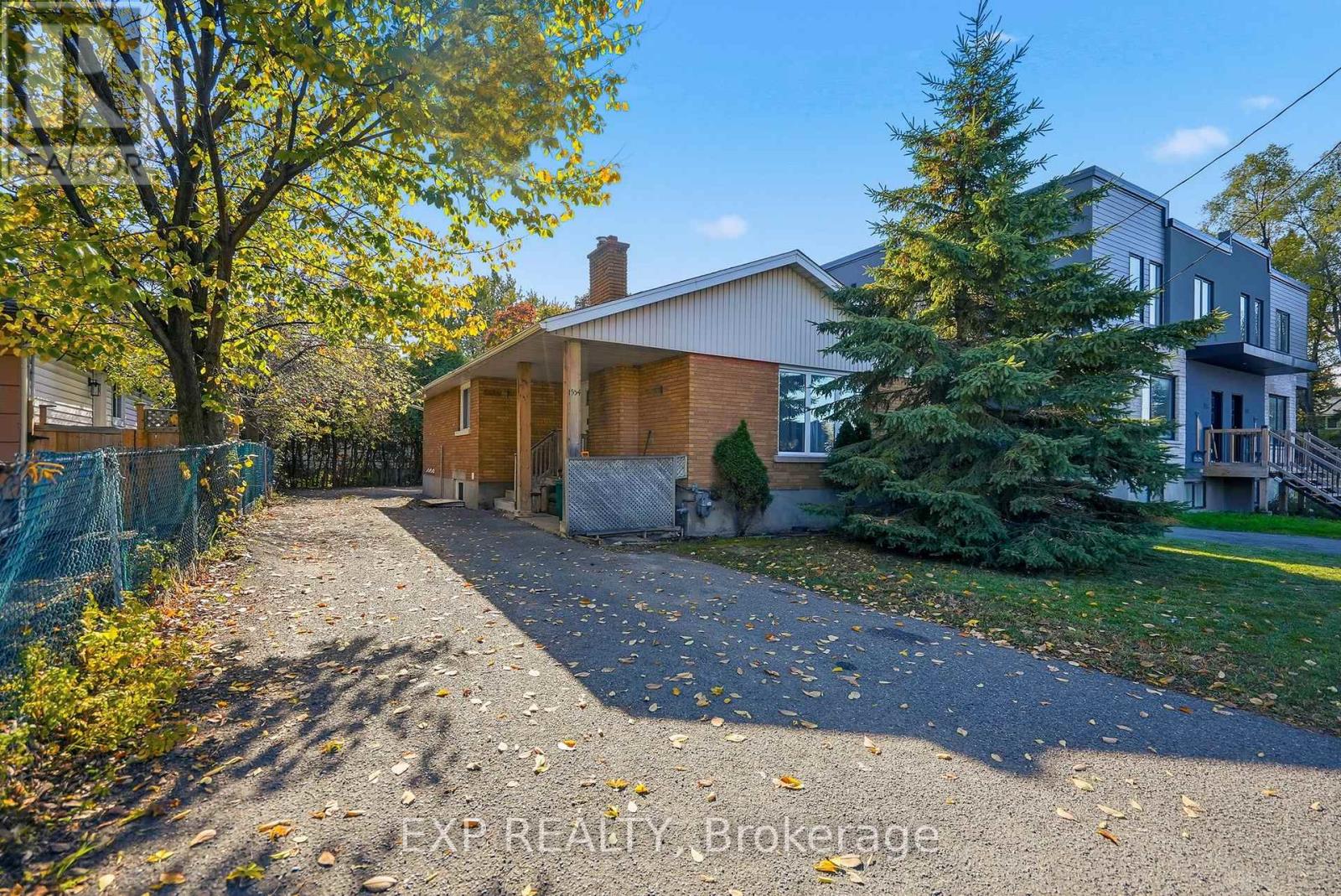 1554 Baseline Road, Ottawa, Ontario  K2C 0B3 - Photo 1 - X12495026
