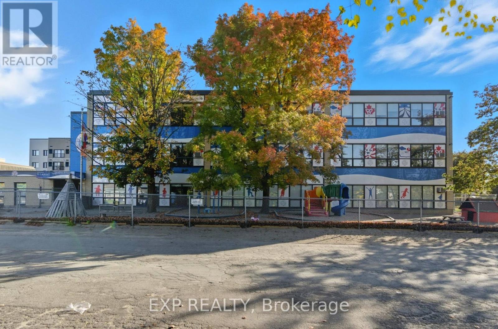 2nd & 3rd Floor - 641 Sladen Avenue, Ottawa, Ontario  K1K 0X4 - Photo 1 - X12496692