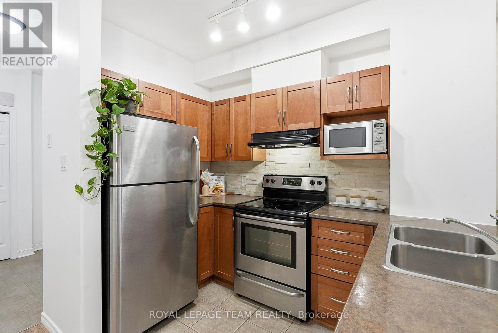 104 Fir Lane, North Grenville, Ontario  K0G 1J0 - Photo 6 - X12511836