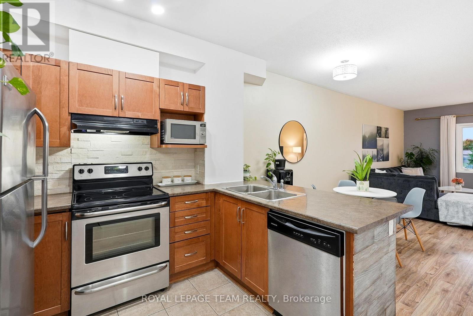 104 Fir Lane, North Grenville, Ontario  K0G 1J0 - Photo 7 - X12511836