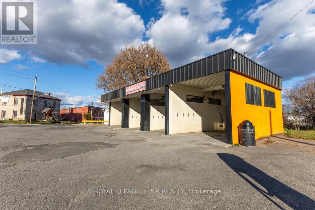 12 Elgin Street E, Arnprior, Ontario  K7S 1N3 - Photo 1 - X12521276