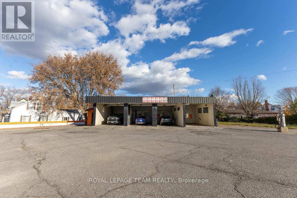 12 Elgin Street E, Arnprior, Ontario  K7S 1N3 - Photo 2 - X12521276