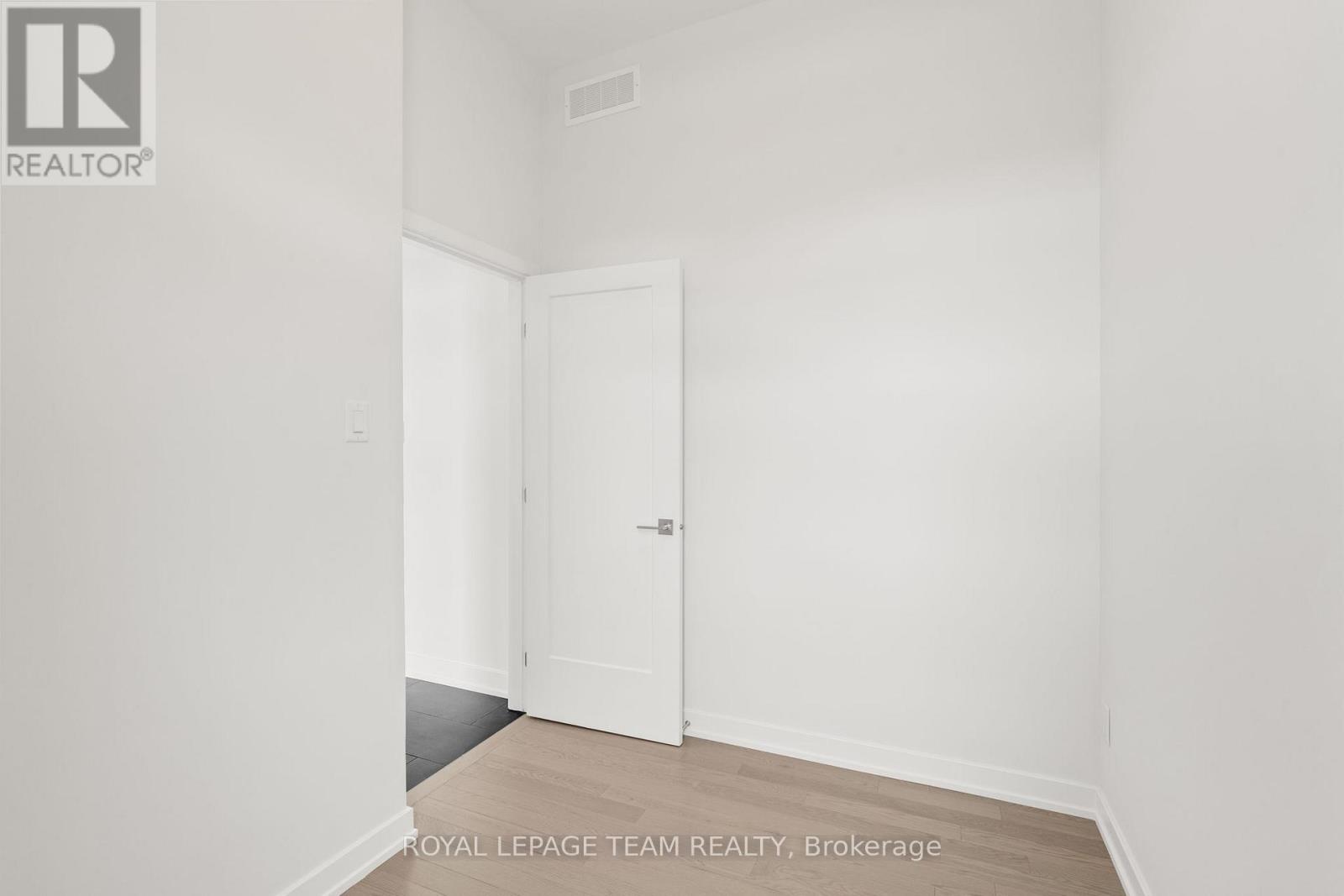 1039 Moore Street, Brockville, Ontario  K6V 0H1 - Photo 8 - X12524078