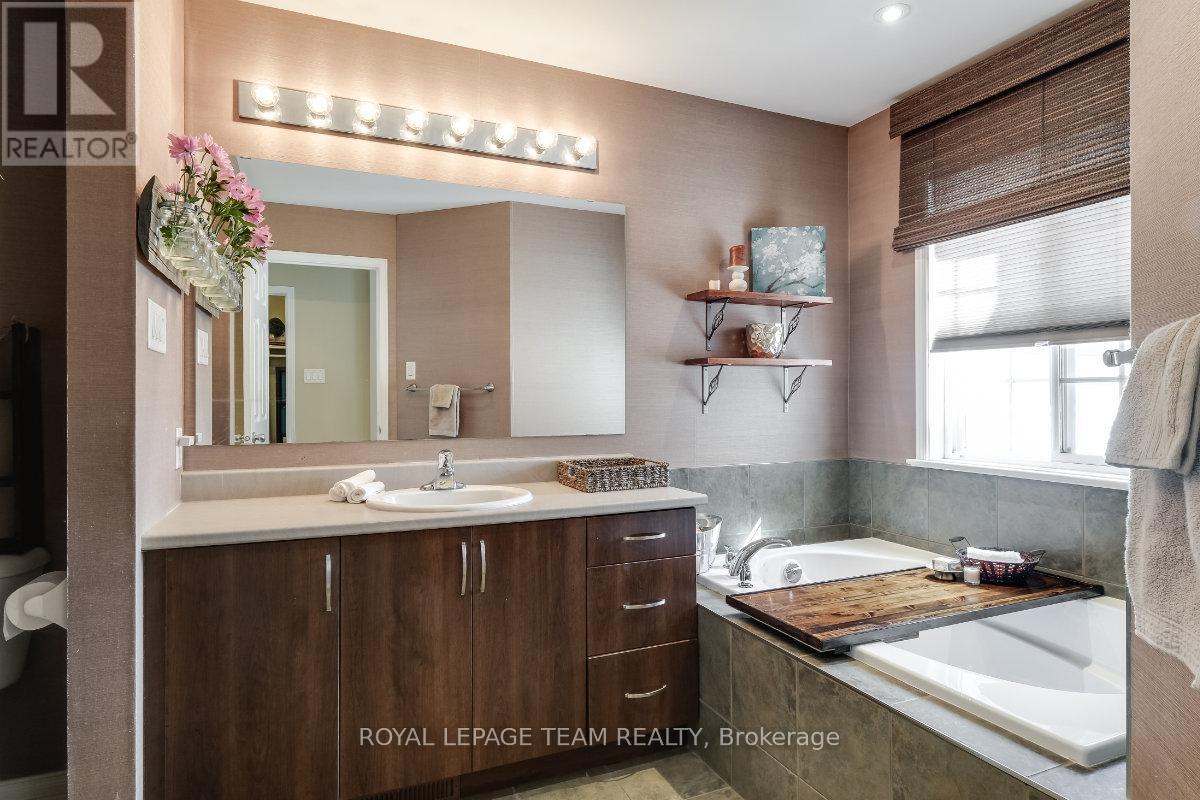 404 Heathrow Private, Ottawa, Ontario  K2S 0M9 - Photo 23 - X12536964