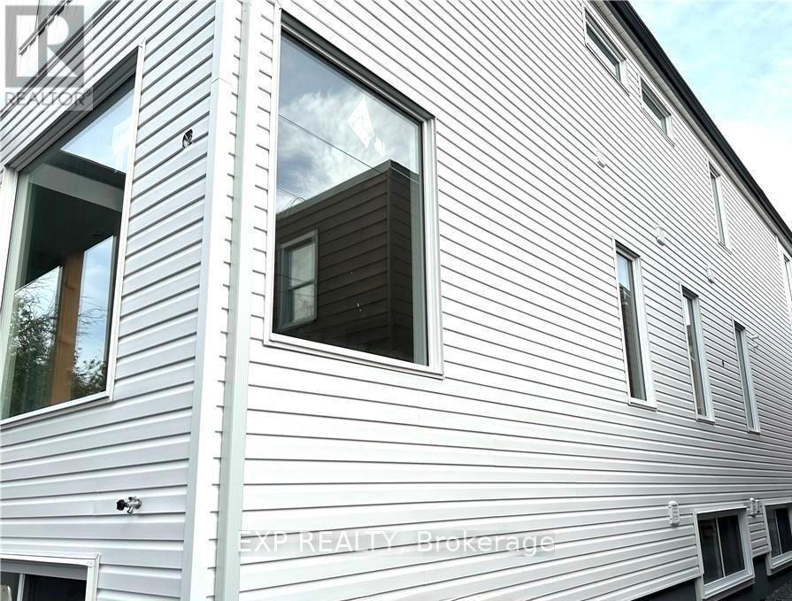 A + B - 25 O'meara Street, Ottawa, Ontario  K1Y 2S8 - Photo 3 - X12553076