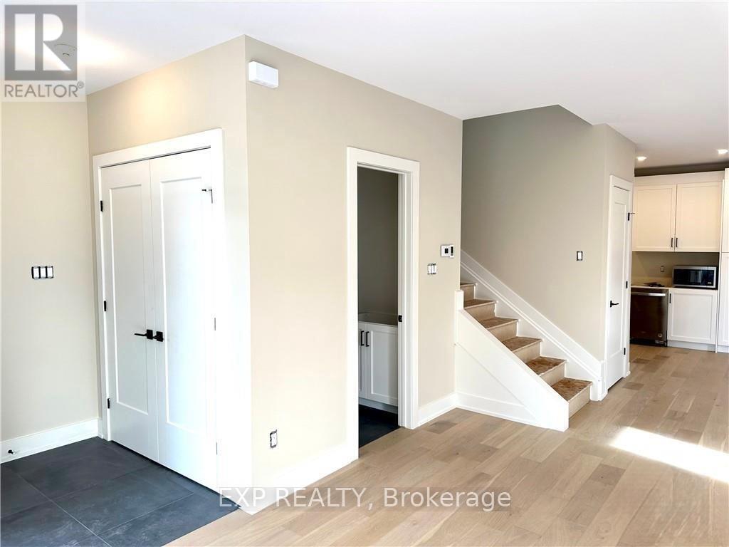 A + B - 25 O'meara Street, Ottawa, Ontario  K1Y 2S8 - Photo 4 - X12553076
