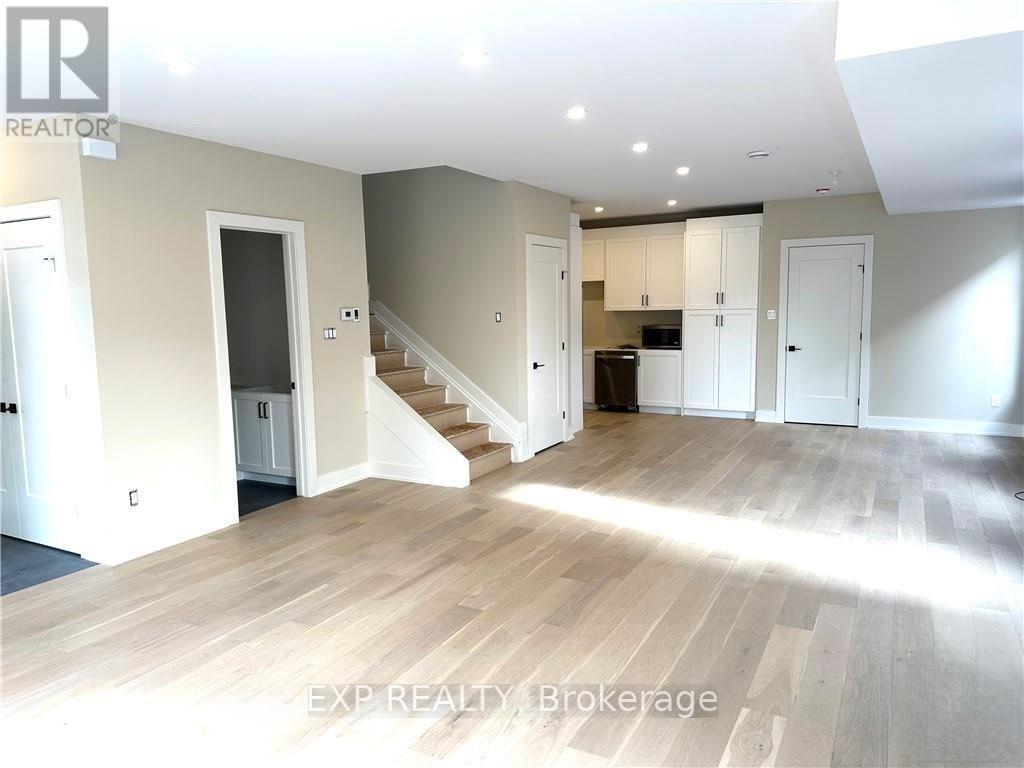 A + B - 25 O'meara Street, Ottawa, Ontario  K1Y 2S8 - Photo 8 - X12553076