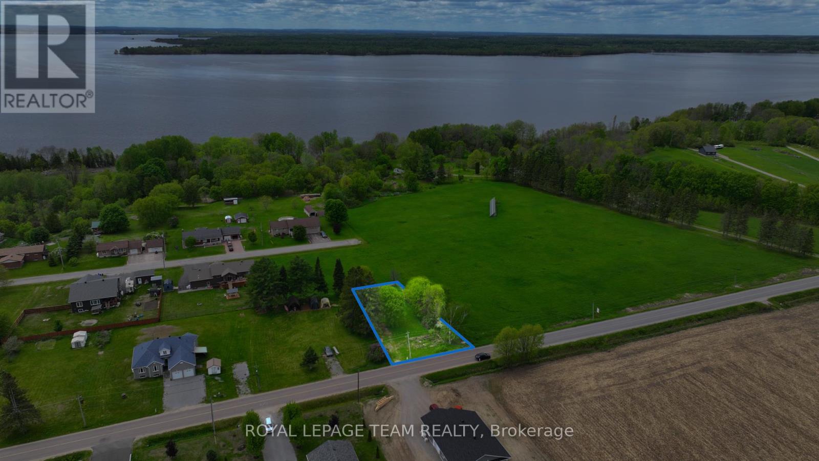 47 Rapid Road, Whitewater Region, Ontario  K0J 2L0 - Photo 1 - X12553458
