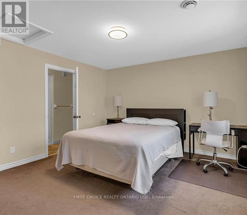 1547 Vercheres Street, Ottawa, Ontario  K1C 7C7 - Photo 12 - X12554892