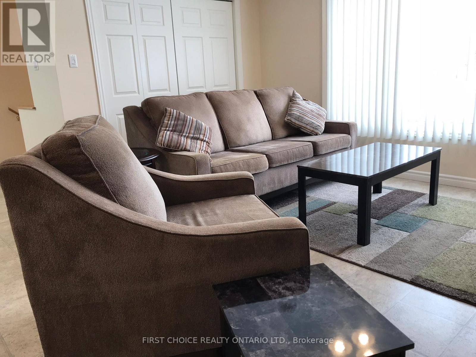 1547 Vercheres Street, Ottawa, Ontario  K1C 7C7 - Photo 3 - X12554892