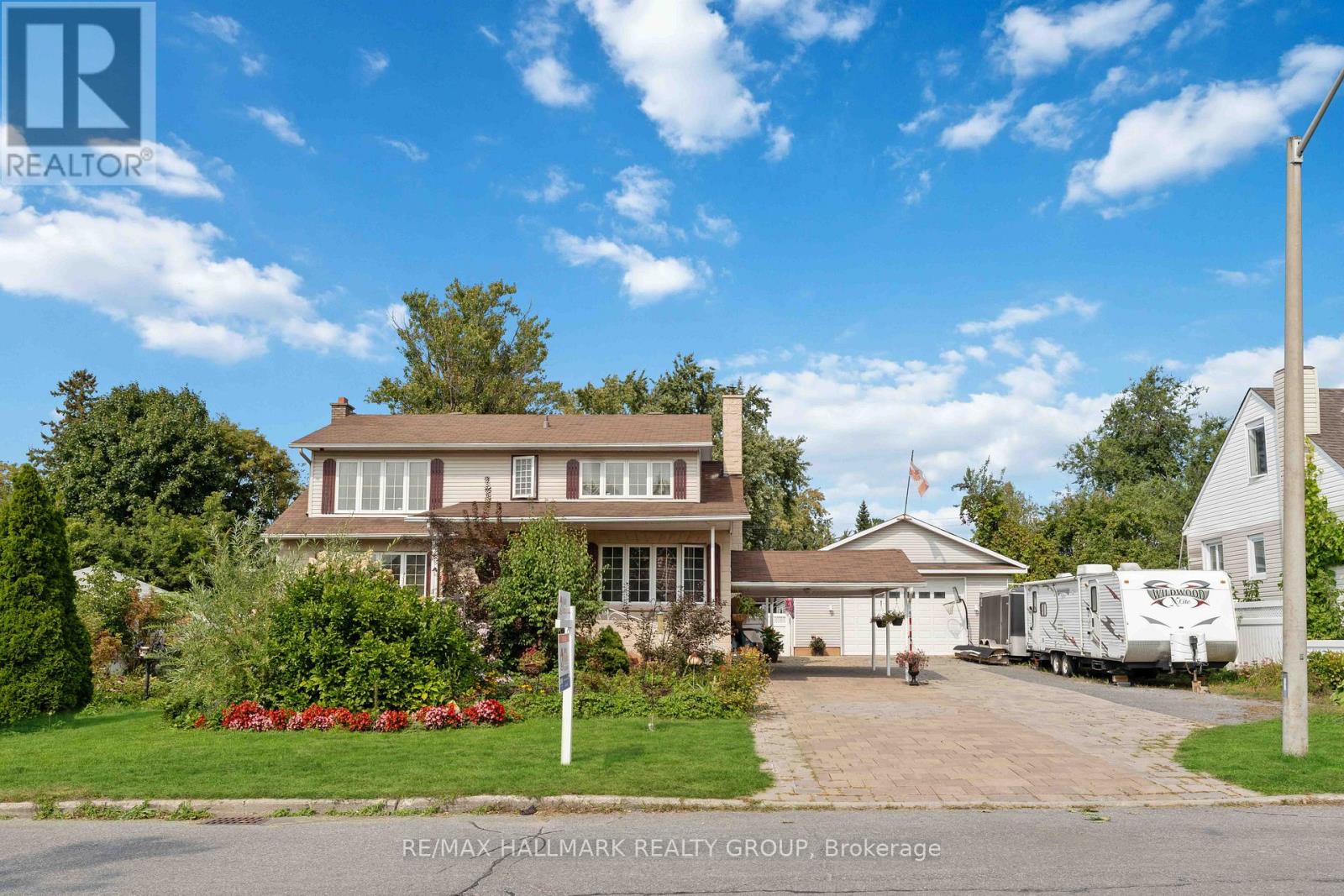 431 Blake Boulevard, Ottawa, Ontario  K1K 1A9 - Photo 1 - X12561512