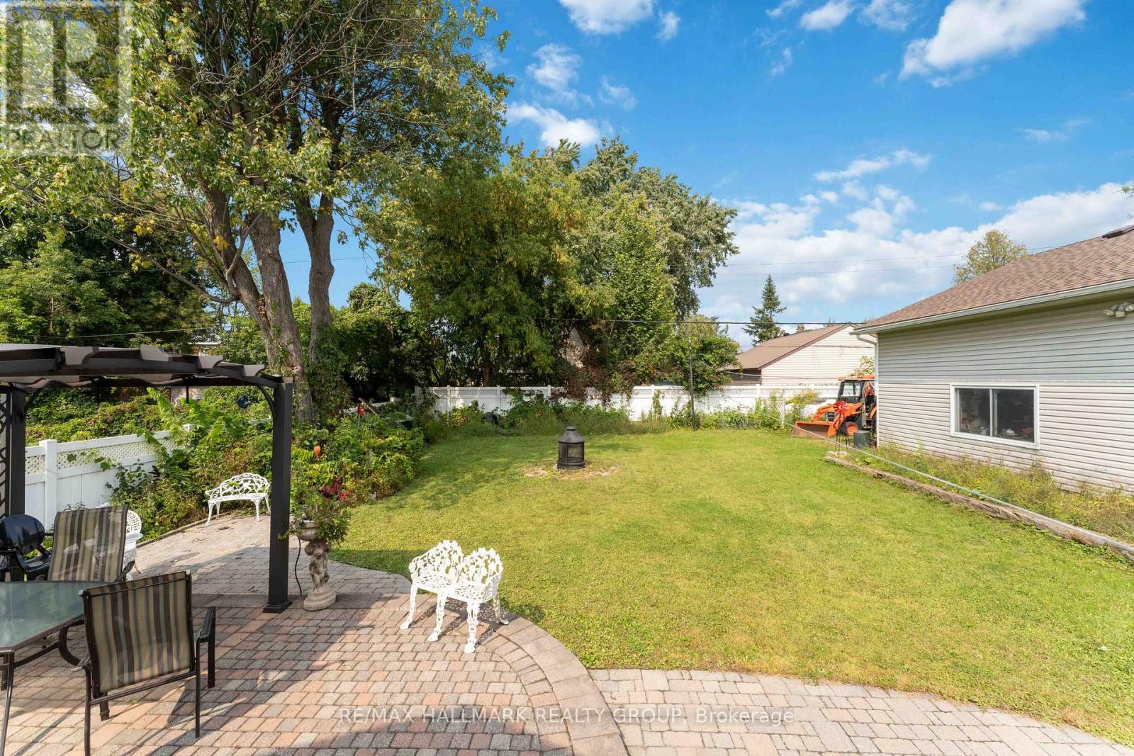 431 Blake Boulevard, Ottawa, Ontario  K1K 1A9 - Photo 5 - X12561512
