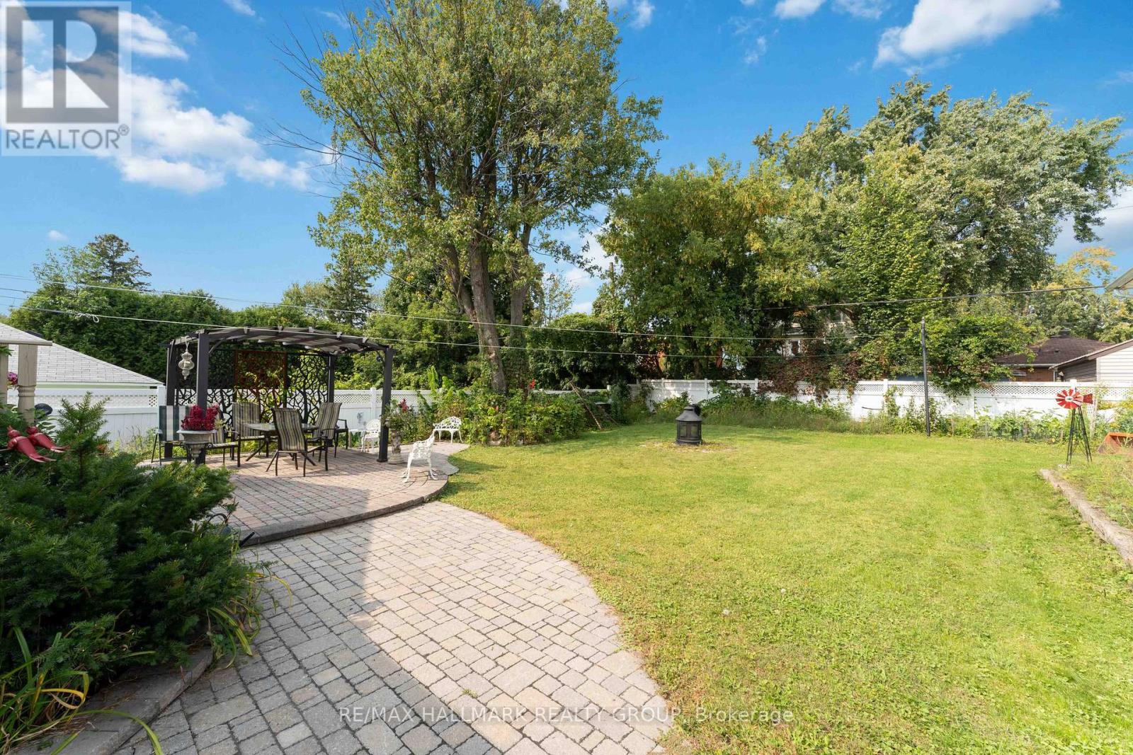 431 Blake Boulevard, Ottawa, Ontario  K1K 1A9 - Photo 6 - X12561512