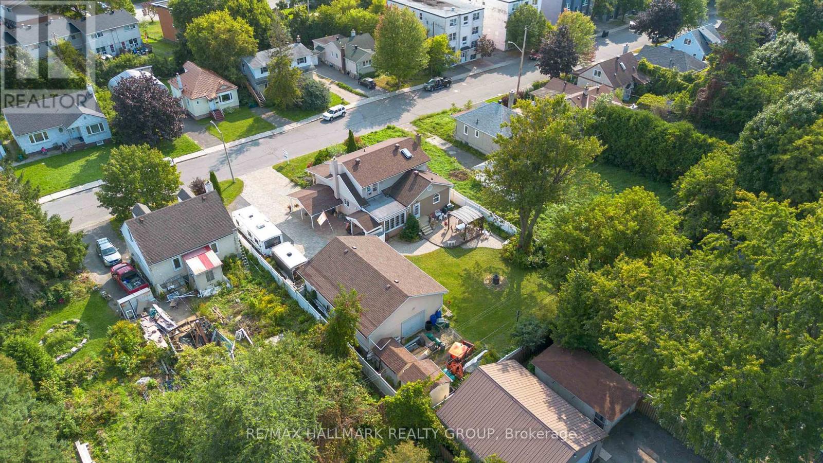 431 Blake Boulevard, Ottawa, Ontario  K1K 1A9 - Photo 8 - X12561512