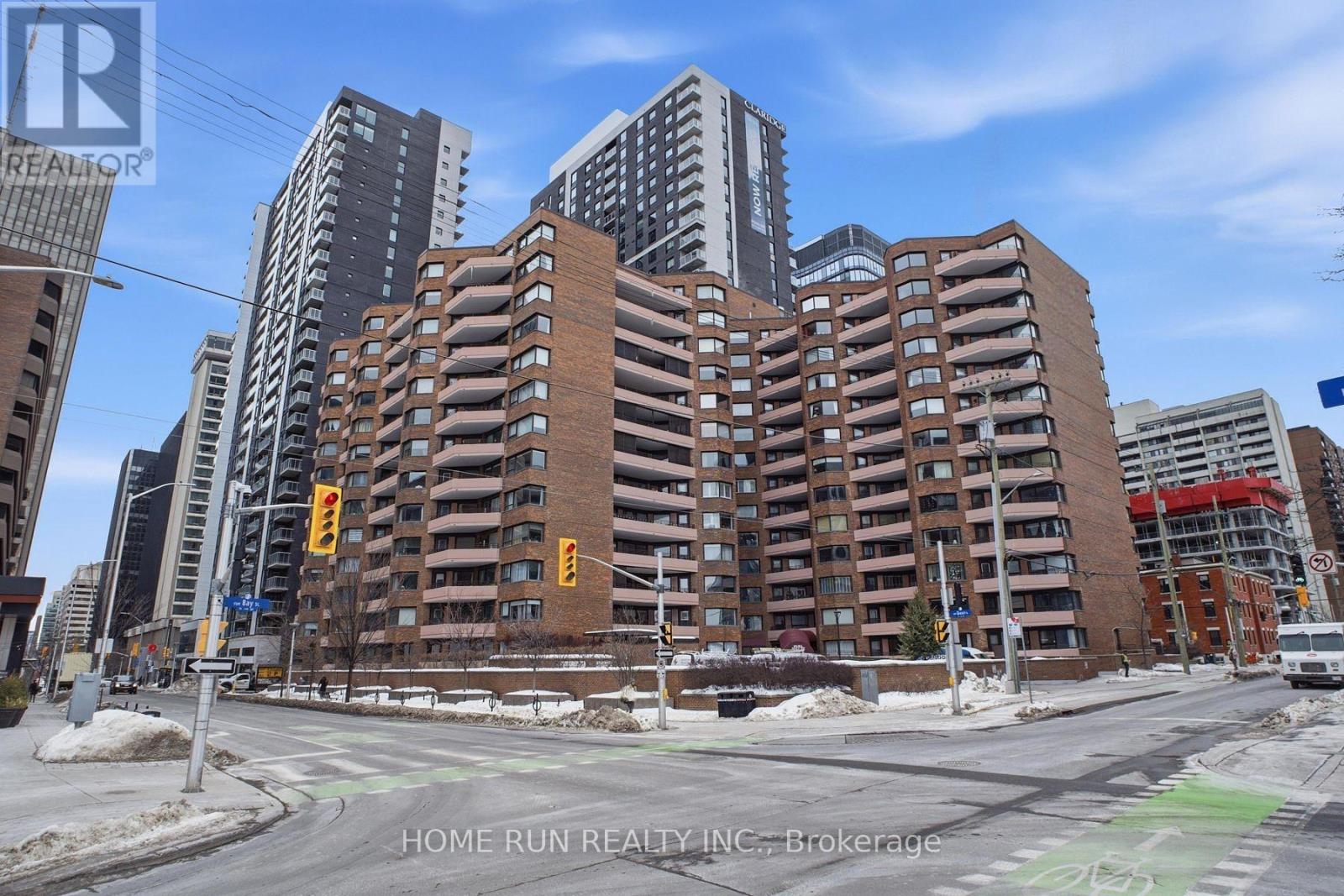 104 - 151 Bay Street, Ottawa, Ontario  K1R 7T2 - Photo 1 - X12569924