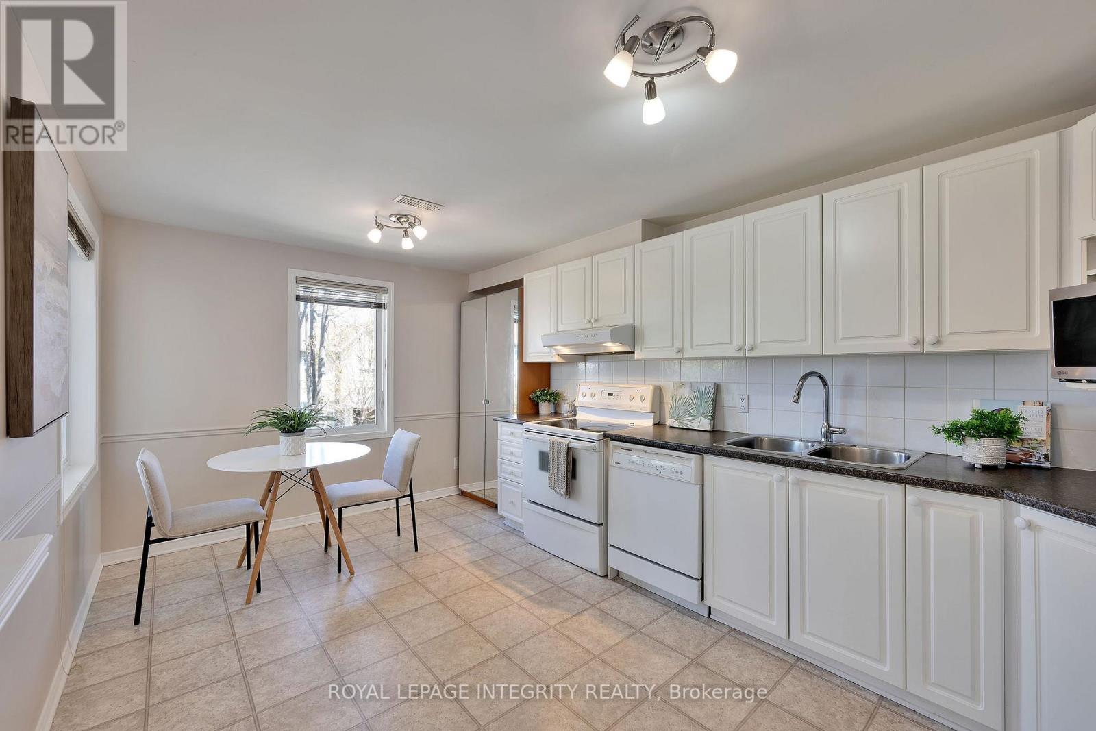 B - 10 Daybreak Street, Ottawa, Ontario  K2G 6T9 - Photo 14 - X12581214