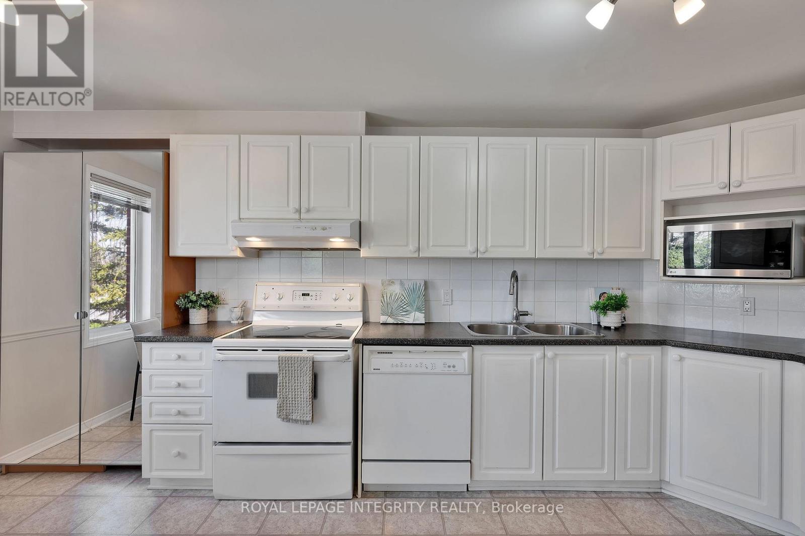 B - 10 Daybreak Street, Ottawa, Ontario  K2G 6T9 - Photo 16 - X12581214