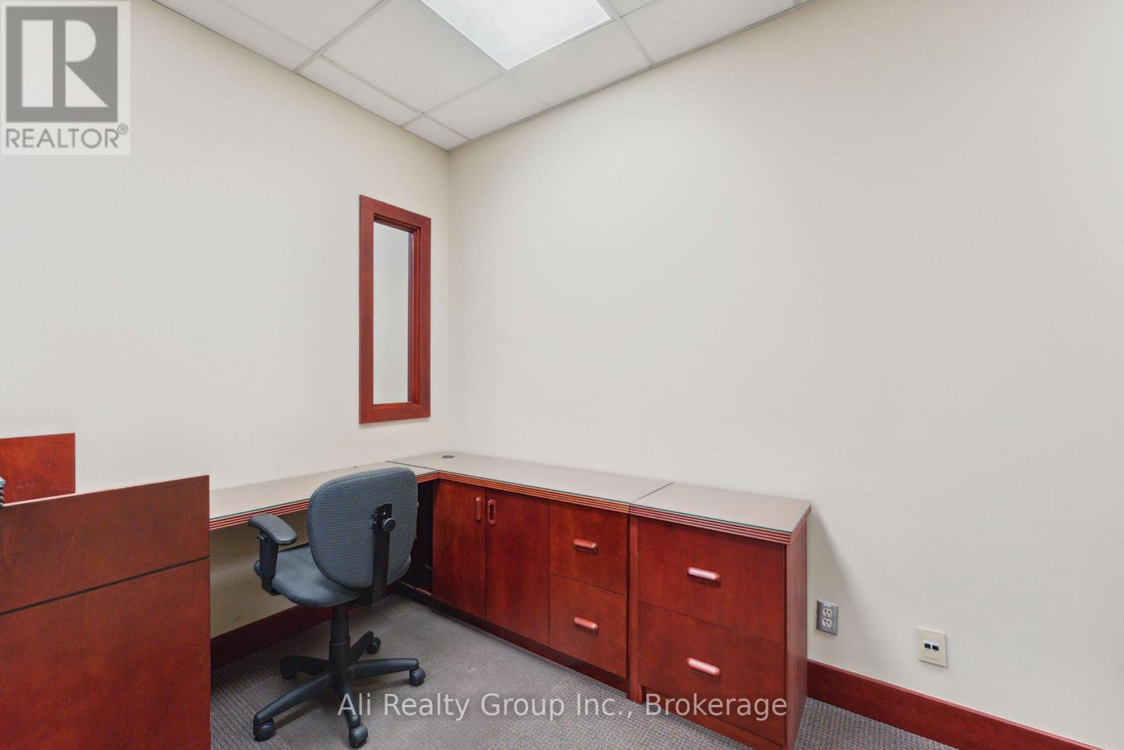 101 - 160 George Street, Ottawa, Ontario  K1N 9M2 - Photo 10 - X12584284