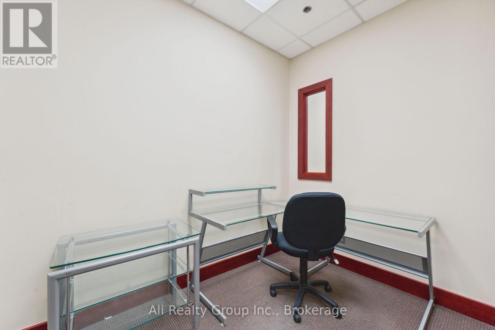 101 - 160 George Street, Ottawa, Ontario  K1N 9M2 - Photo 18 - X12584284