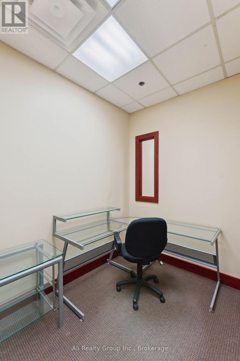 101 - 160 George Street, Ottawa, Ontario  K1N 9M2 - Photo 19 - X12584284