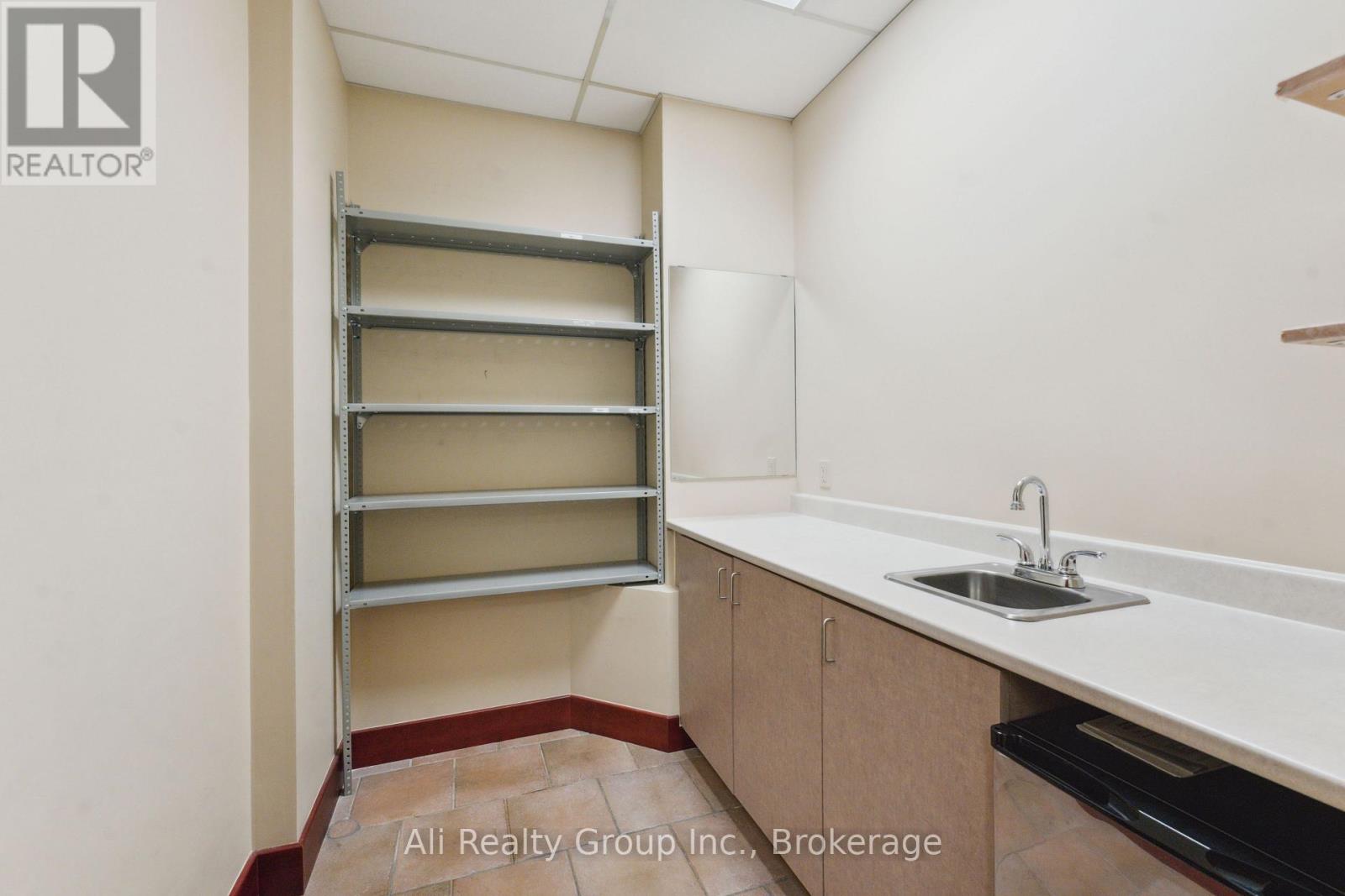 101 - 160 George Street, Ottawa, Ontario  K1N 9M2 - Photo 20 - X12584284