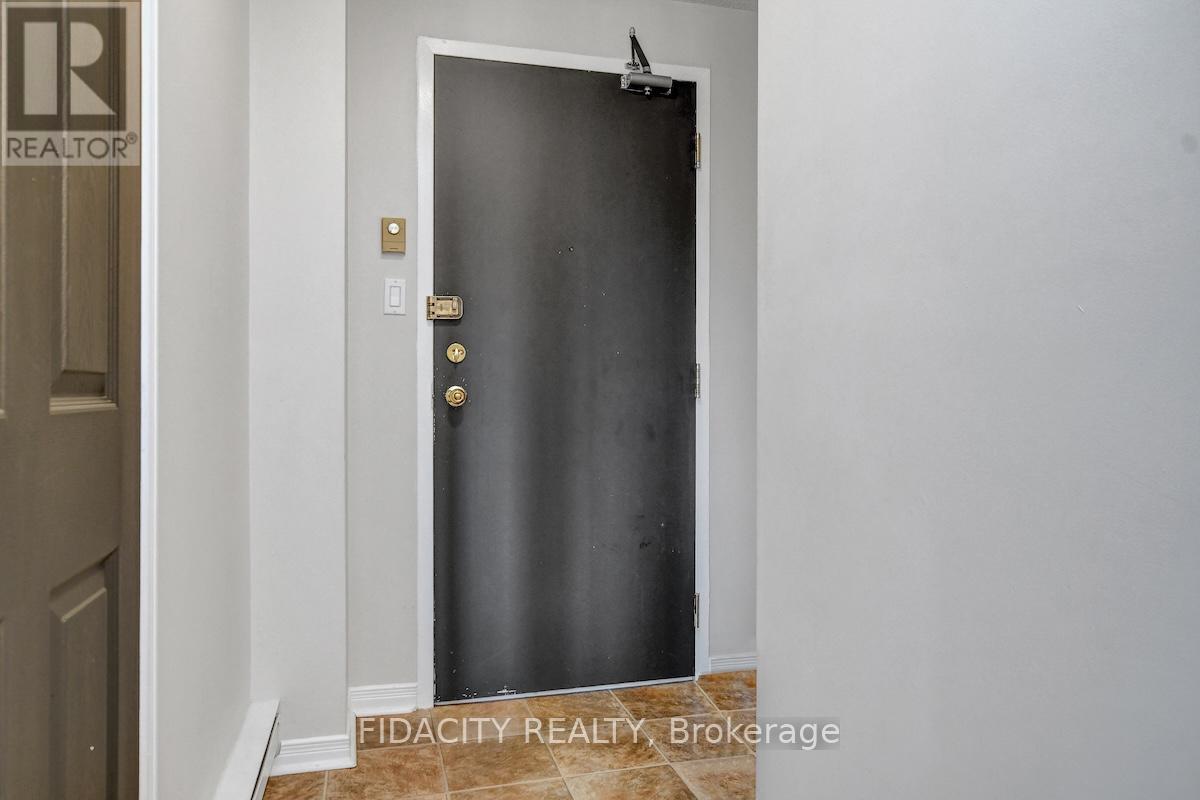 309 - 1490 Heron Road, Ottawa, Ontario  K1V 6A5 - Photo 4 - X12588568