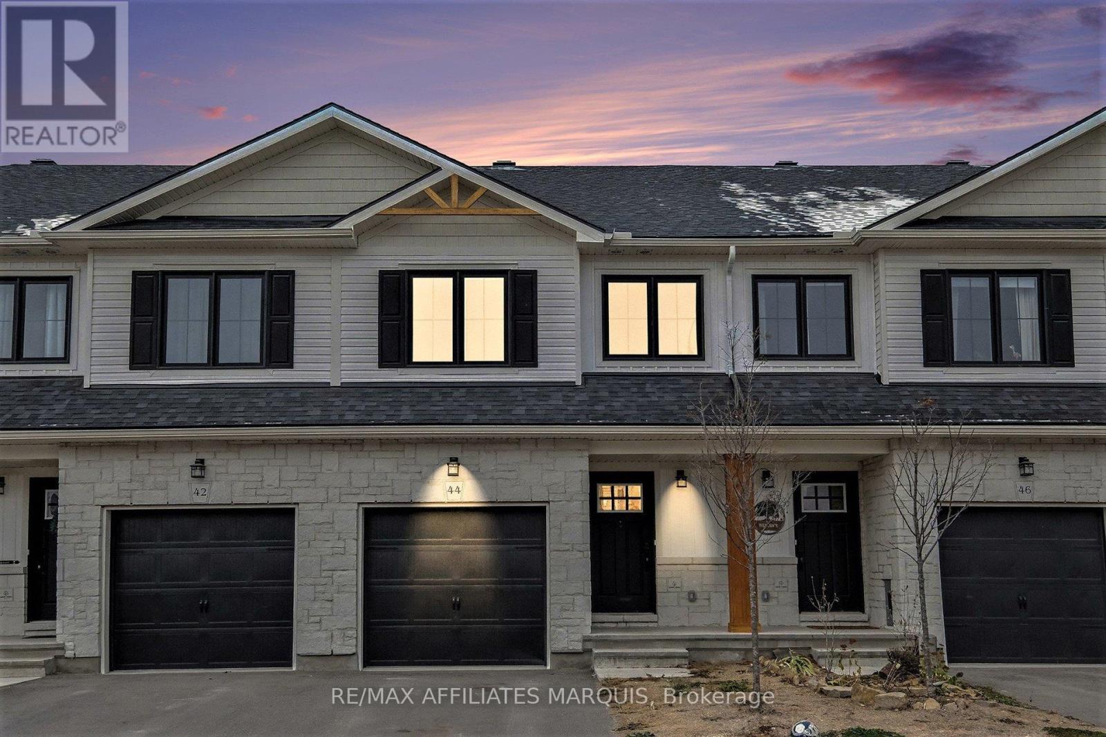 44 Whitcomb Crescent, Smiths Falls, Ontario  K7A 0C0 - Photo 1 - X12593082