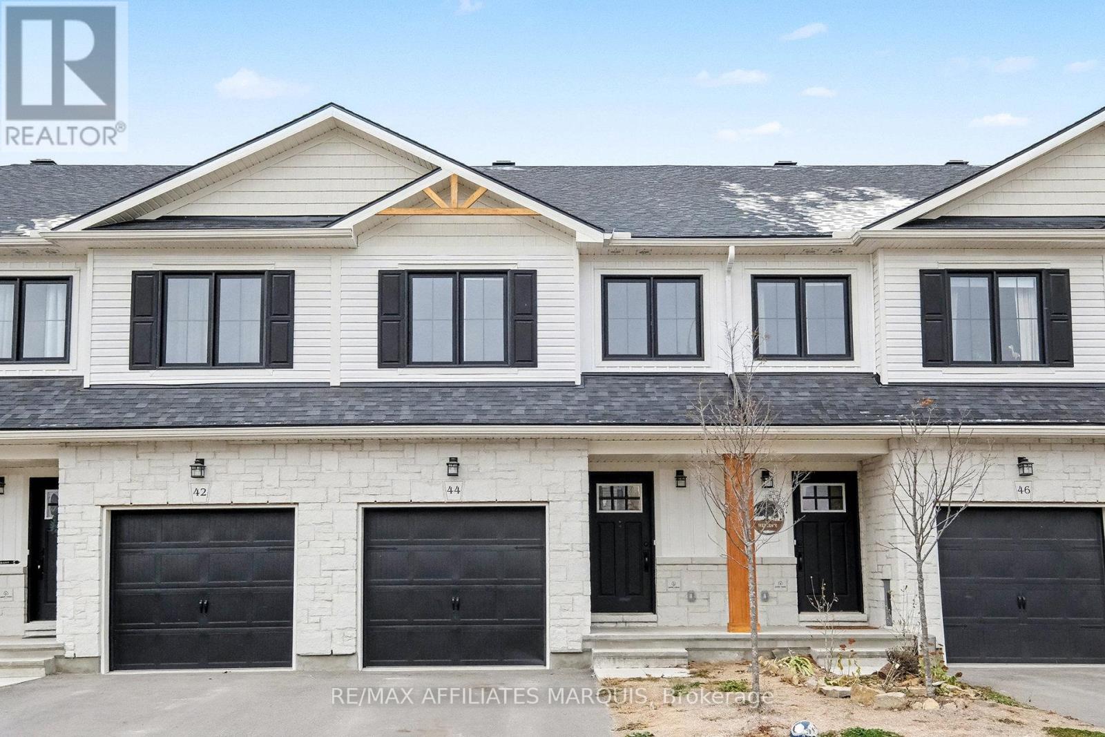 44 Whitcomb Crescent, Smiths Falls, Ontario  K7A 0C0 - Photo 2 - X12593082