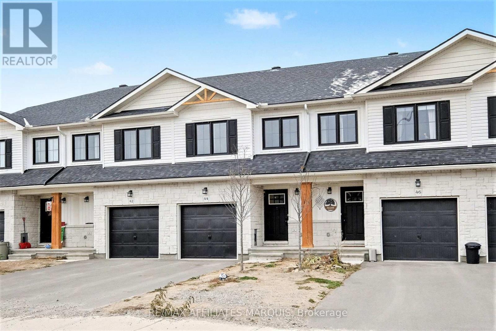 44 Whitcomb Crescent, Smiths Falls, Ontario  K7A 0C0 - Photo 3 - X12593082