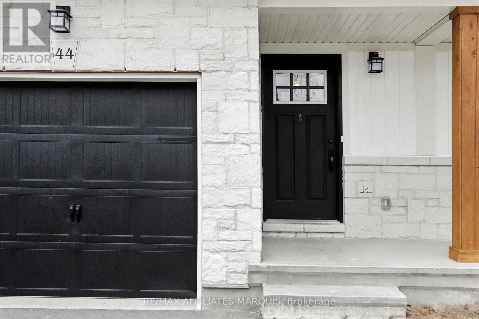 44 Whitcomb Crescent, Smiths Falls, Ontario  K7A 0C0 - Photo 4 - X12593082