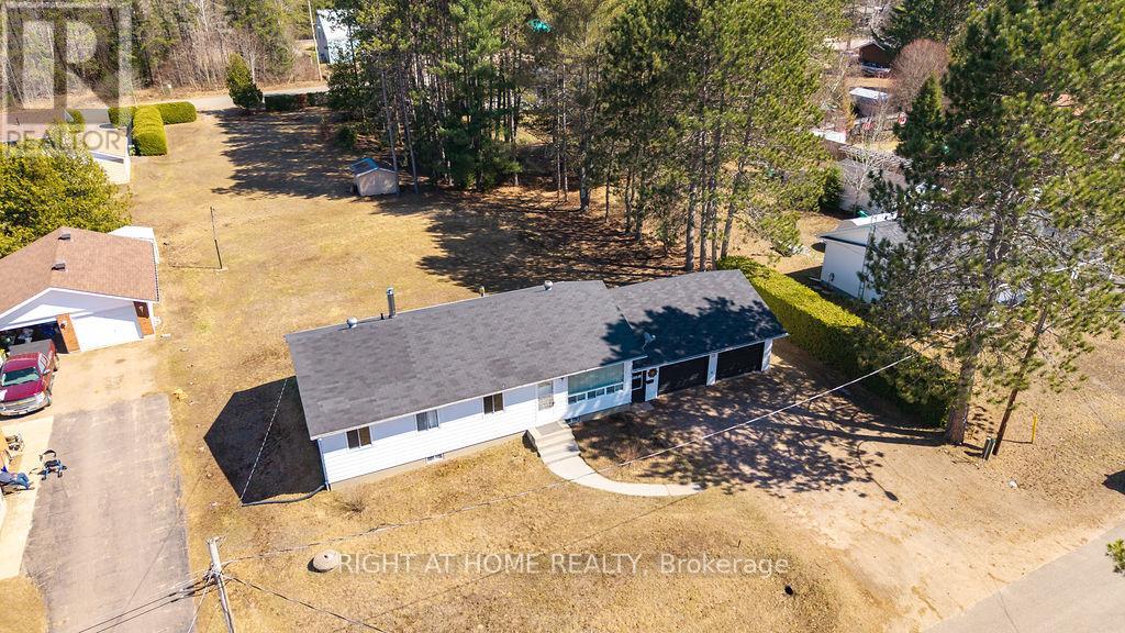 28 Jackpine Street, Madawaska Valley, Ontario  K0J 1B0 - Photo 5 - X12630234