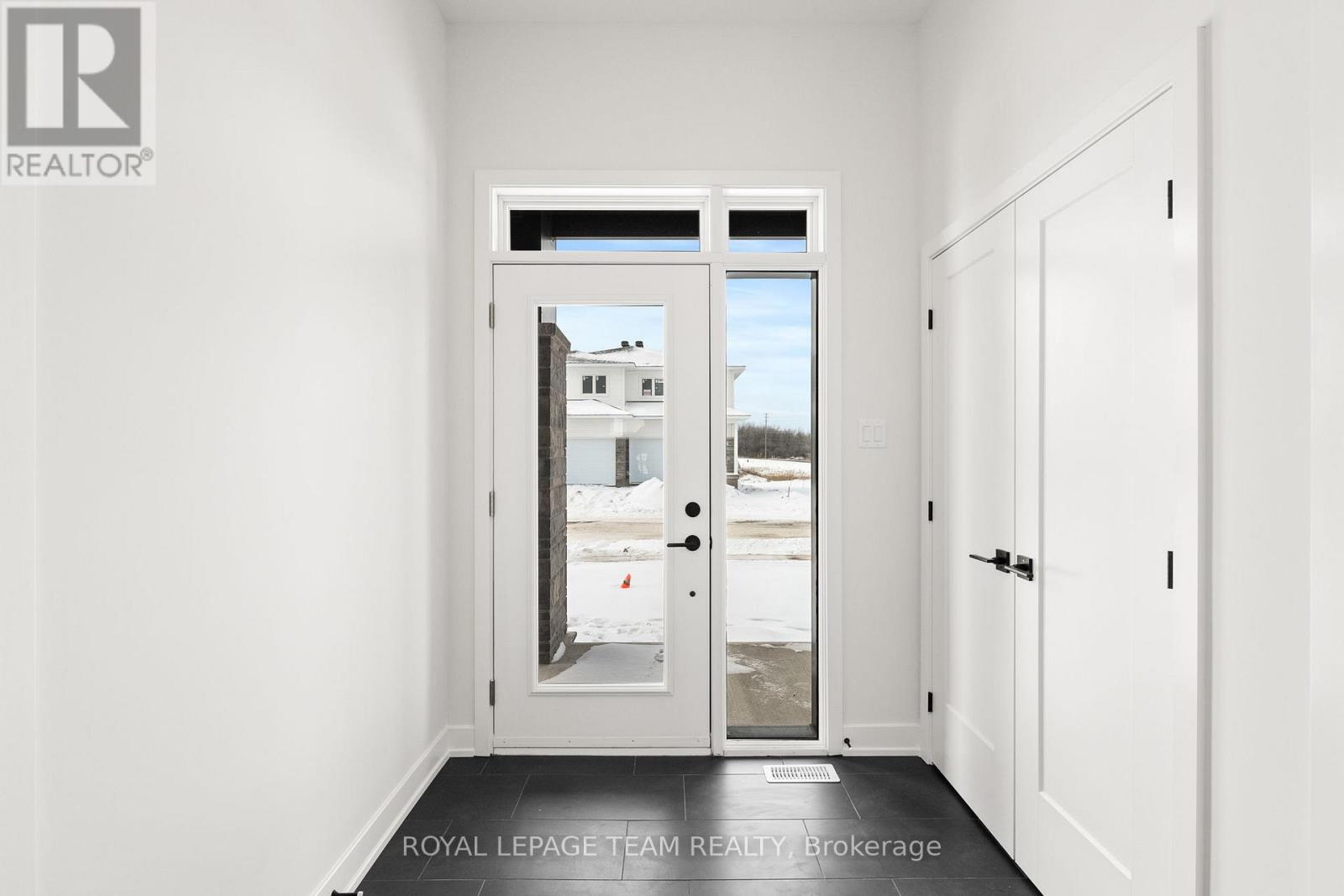 1057 Moore Street, Brockville, Ontario  K6V 0H1 - Photo 4 - X12639488