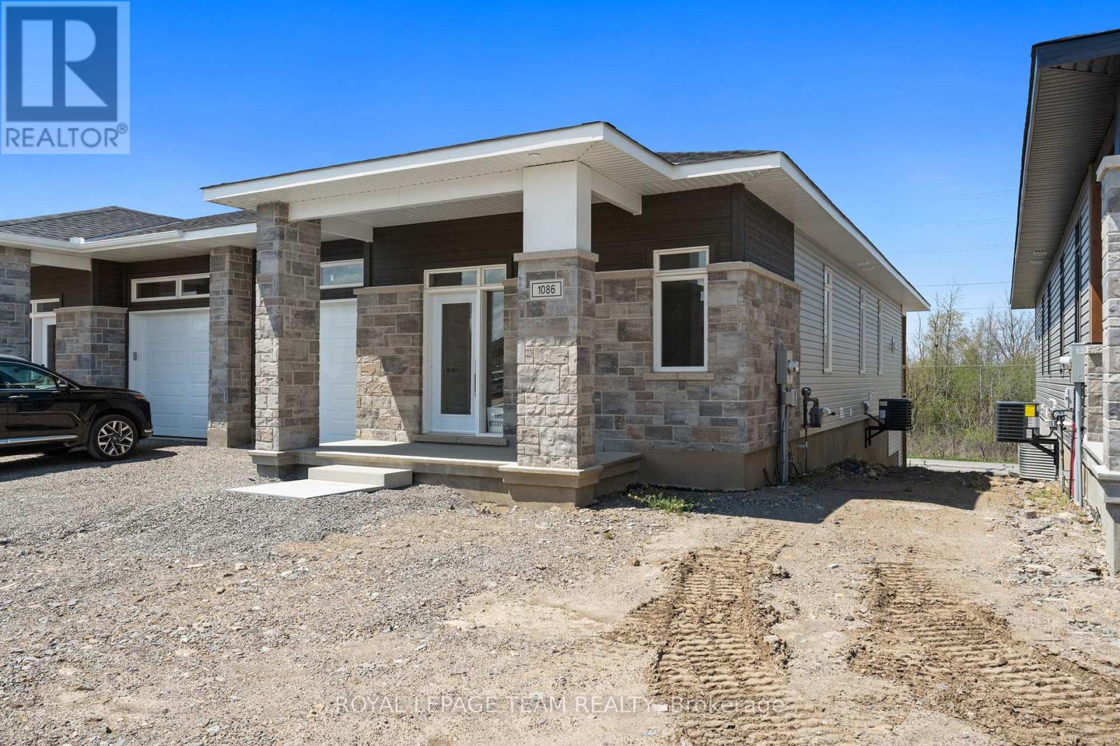 1086 Moore Street, Brockville, Ontario  K6V 0H2 - Photo 1 - X12643532