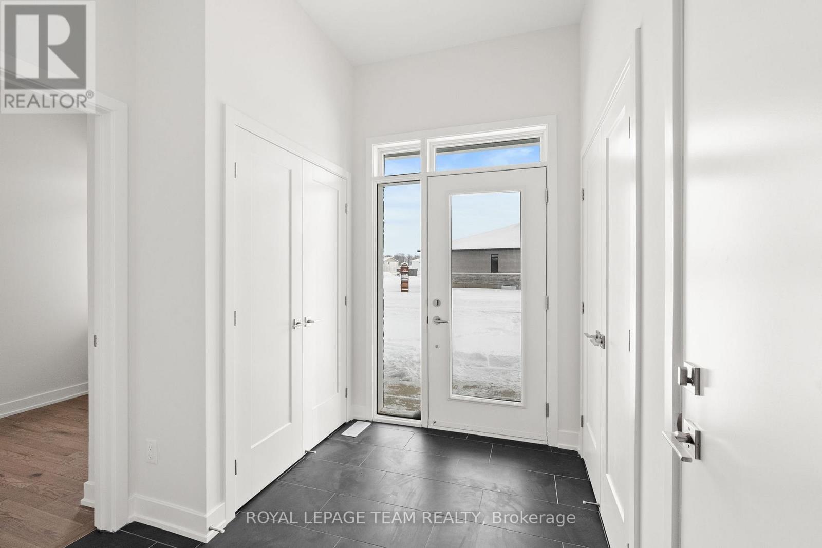 1086 Moore Street, Brockville, Ontario  K6V 0H2 - Photo 4 - X12643532