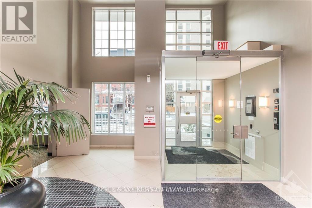1005 - 138 Somerset Street W, Ottawa, Ontario  K2P 0A3 - Photo 2 - X12651856