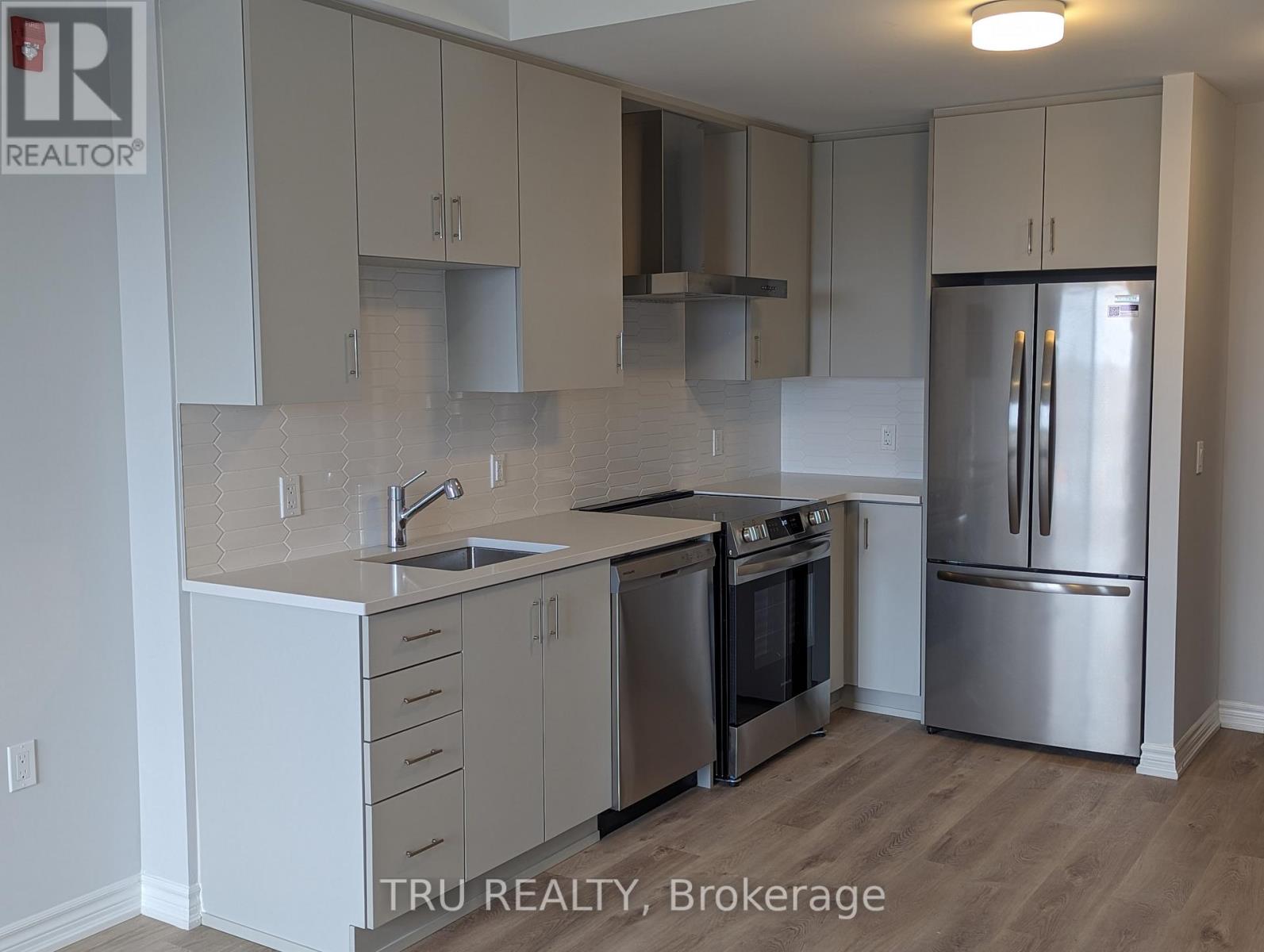417 - 1350 Hemlock Road, Ottawa, Ontario  K1K 5C2 - Photo 4 - X12654688
