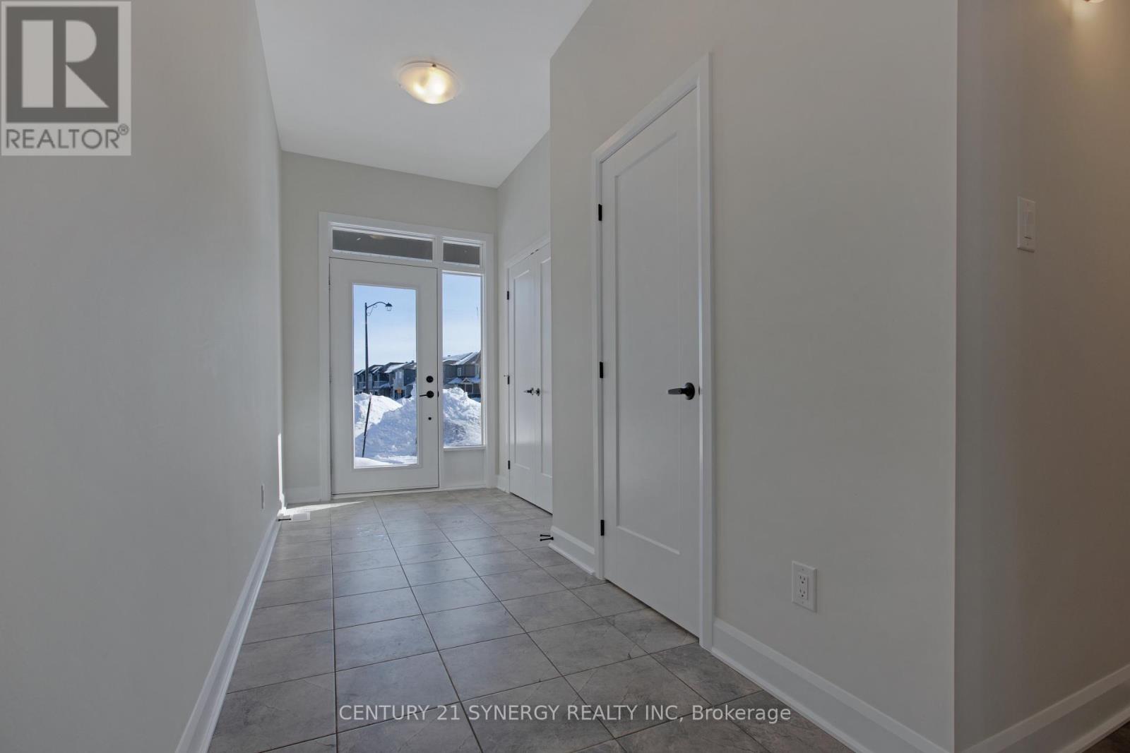 708 Taliesin Crescent, Ottawa, Ontario  K2S 2K6 - Photo 2 - X12657434