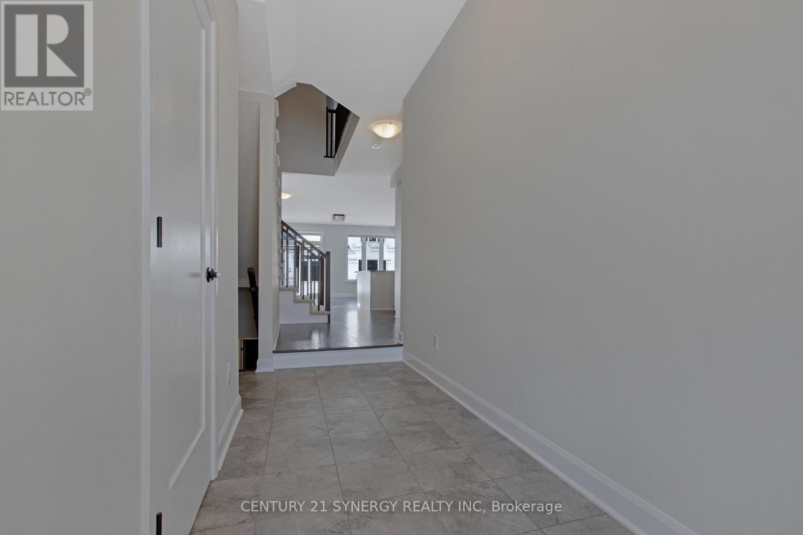 708 Taliesin Crescent, Ottawa, Ontario  K2S 2K6 - Photo 4 - X12657434