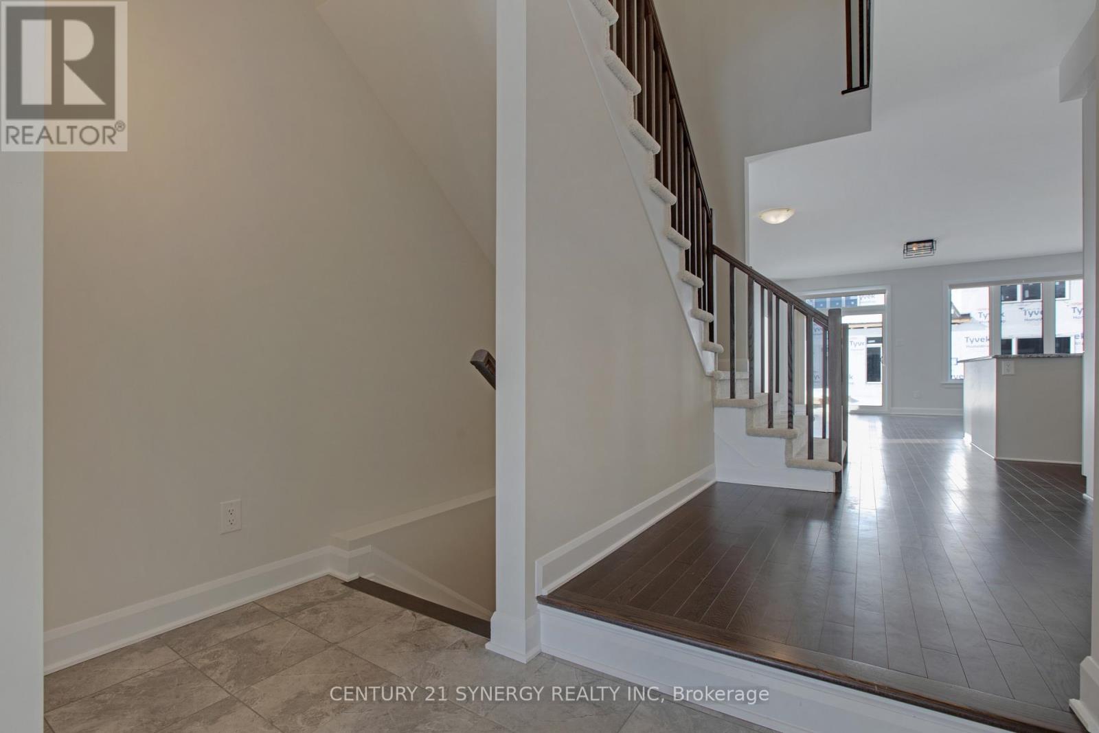 708 Taliesin Crescent, Ottawa, Ontario  K2S 2K6 - Photo 6 - X12657434
