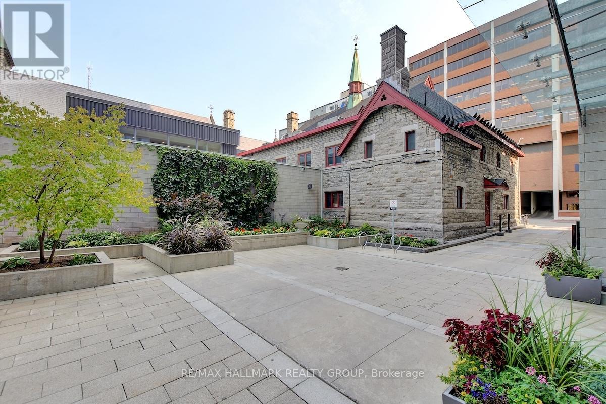 907 - 428 Sparks Street, Ottawa, Ontario  K1R 0B3 - Photo 4 - X12662992