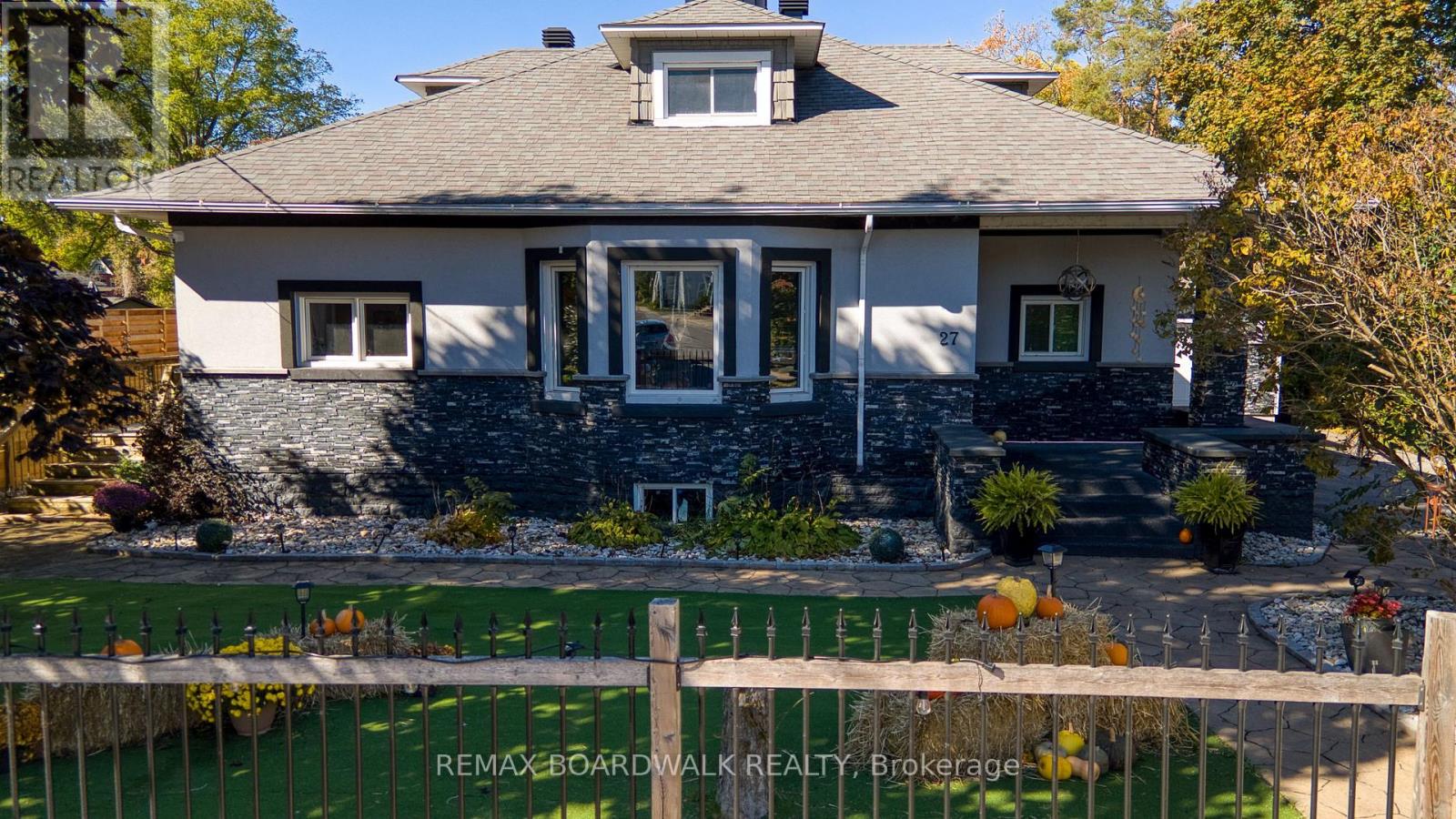 27 Allan Street, Carleton Place, Ontario  K7C 1T1 - Photo 1 - X12664614
