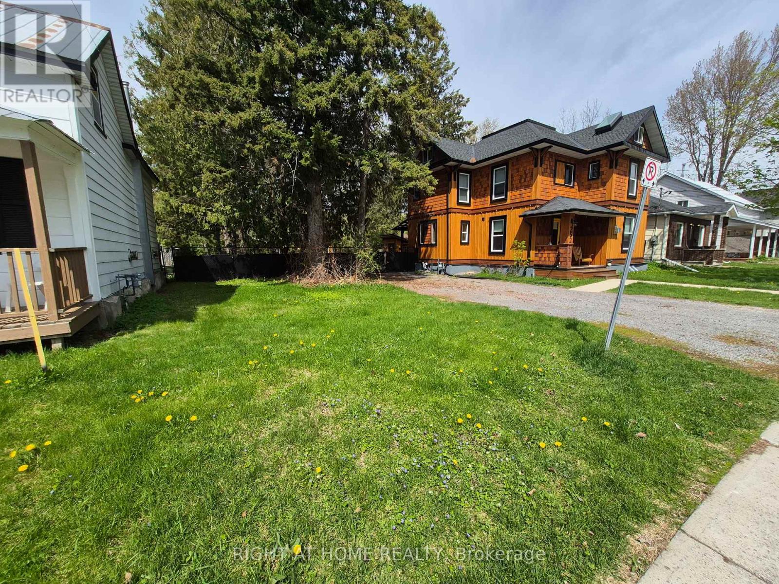 250 Harrington Street, Arnprior, Ontario  K7S 2T9 - Photo 4 - X12668874