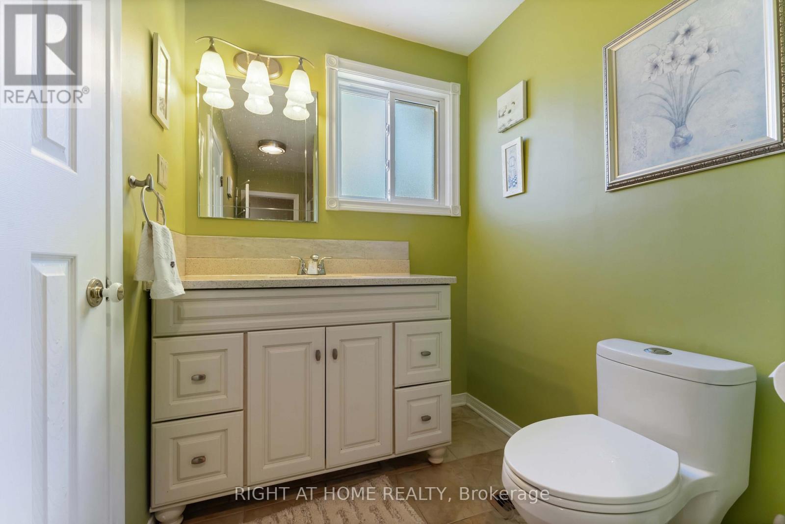 2221 Circle Place, Ottawa, Ontario  K1G 3E2 - Photo 14 - X12691174