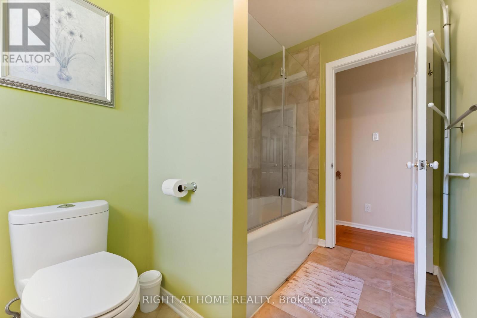2221 Circle Place, Ottawa, Ontario  K1G 3E2 - Photo 15 - X12691174
