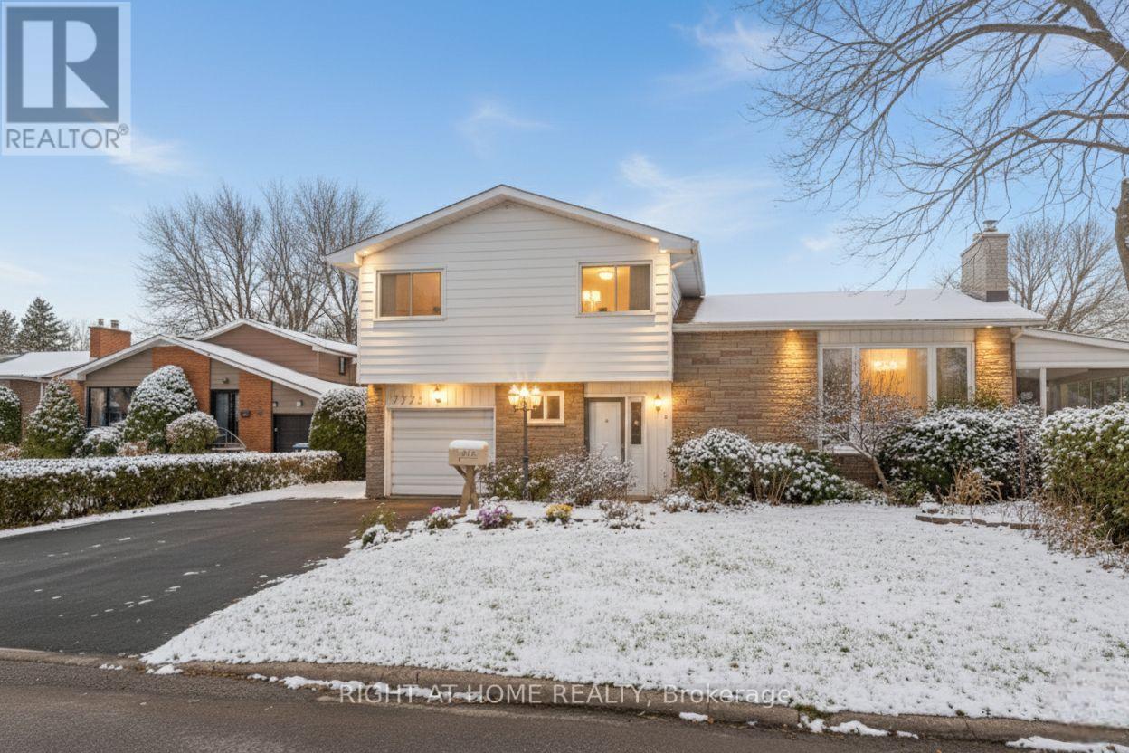 2221 Circle Place, Ottawa, Ontario  K1G 3E2 - Photo 2 - X12691174